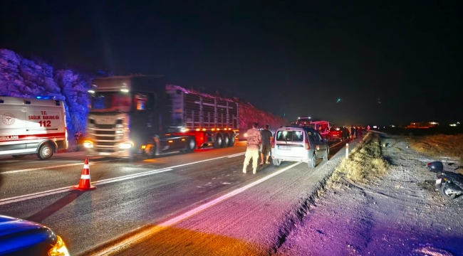 Şanlıurfa-Birecik Yolunda Zincirleme Kaza: 4 Yaralı