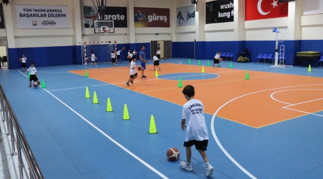 Şanlıurfa Büyükşehir Belediyesi'nden Çocuklara Profesyonel Basketbol Eğitimi