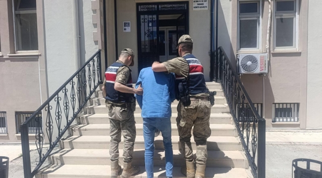 Uzun Süredir Aranıyordu! Karaköprü'de Yakayı Ele Verdi