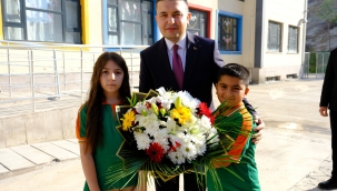 Birecik'te ilk ders heyecanı! Kaymakam Şahin öğrencileri yalnız bırakmadı