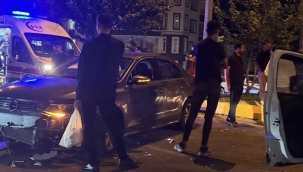 Karaköprü'de iki otomobil çarpıştı