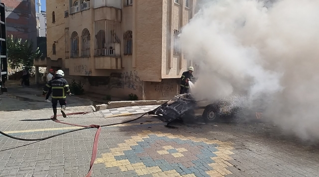 Karaköprü'de Park Halindeki Otomobilde Yangın Paniği