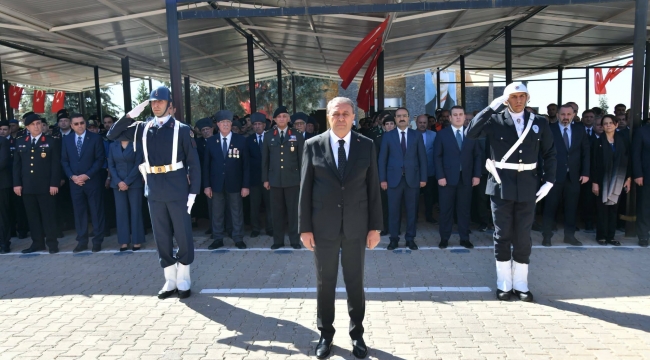  Osmanbey Şehitliği'nde Anlamlı Sabah! Gaziler Günü'nde Şehitler Unutulmadı