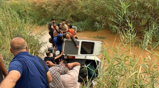 Şanlıurfa'da Minibüs sulama kanalına devrildi: 15 yaralı