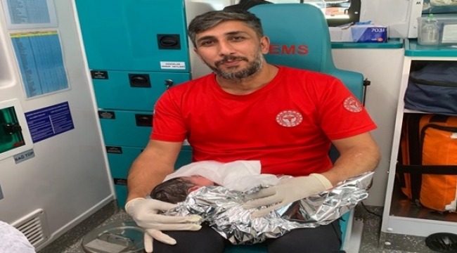 Şanlıurfa'da nefes kesen dakikalar! İki anne ambulans içinde doğum yaptı