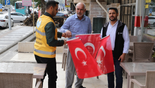 Haliliye Belediyesi'nden 29 Ekim'e Özel Bayrak Dağıtımı