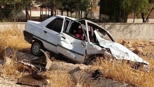 Harran'da iki araç çarpıştı, 2 yaralı