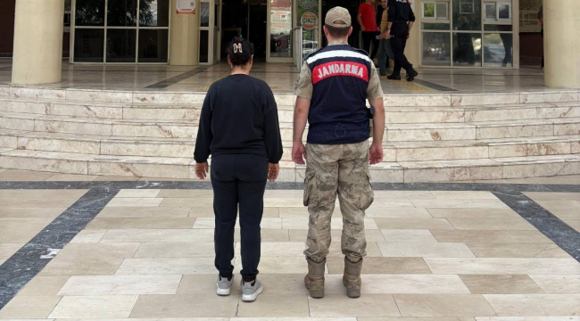Karaköprü'de Jandarma Ekipleri İki Aranan Şahsı Yakaladı