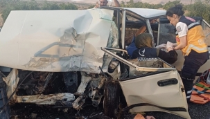 Şanlıurfa'da İki otomobil kafa kafaya çarpıştı: 1 ölü, 8 yaral