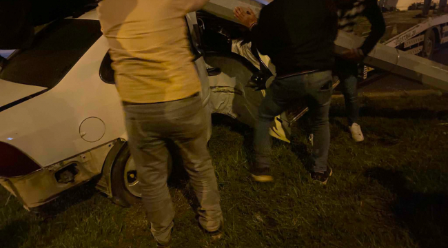 Şanlıurfa'da Kaldırıma Çıktı, Direğe Çarptı! 3 Kişi Yaralandı