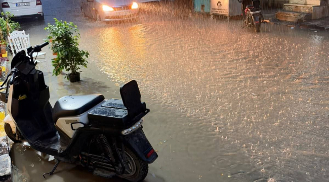 Şanlıurfa'da sağanak yağış ulaşımı olumsuz etkiledi