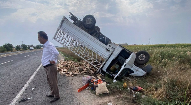 Şanlıurfa'da Seyir Halindeki Kamyonet Takla Attı