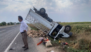 Şanlıurfa'da Seyir Halindeki Kamyonet Takla Attı
