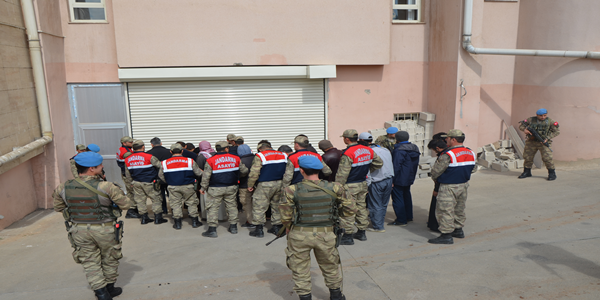 Akçakale'de DEAŞ Operasyonu 16 kişi  adliyeye sevk edildi