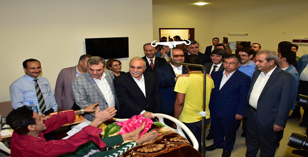 Bakan Yılmaz Urfa'da Hastaları Ziyaret Etti