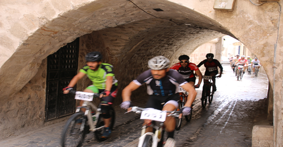 Bisikletçiler Urfa sokaklarından geçtiler