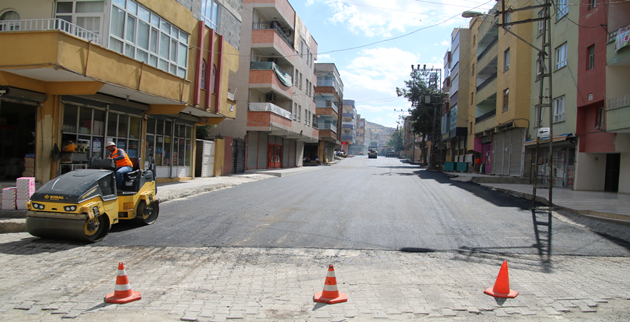Büyükşehir Eyyübiye'de Mahalle Yollarını Güçlendiriyor
