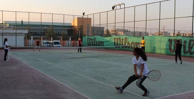 Büyükşehir Sporcuları Teniste İddialı