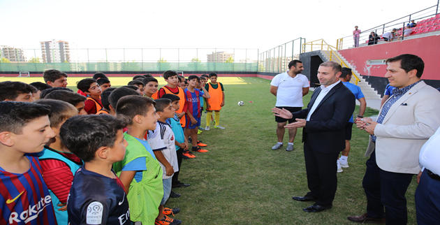 Karaköprü'de Geleceğin Futbolcuları Yetişiyor