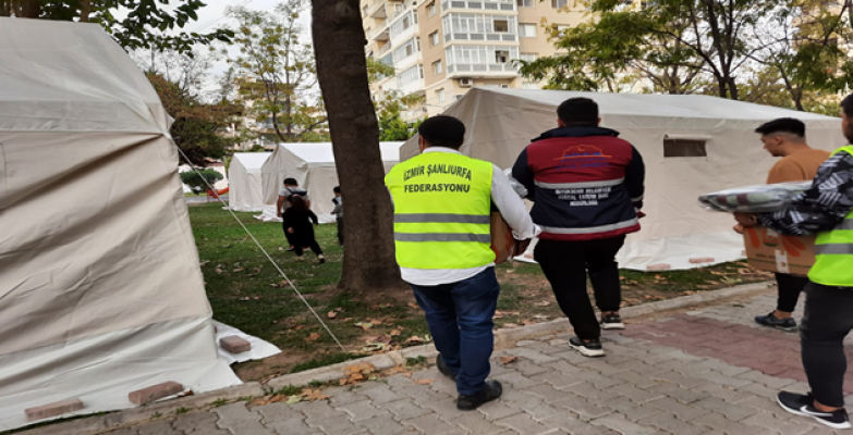 Şanlıurfa büyükşehirin yardım kolileri depremzedelere dağıtıldı