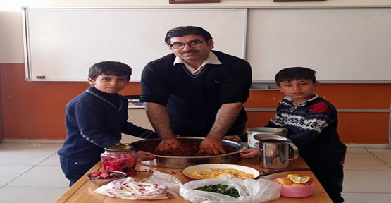 Şanlıurfa'da Çiğköfteli öğretmenler günü kutlaması