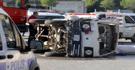 Şanlıurfa'da ekip otosu kamyonetle çarpıştı, 4 yaralı