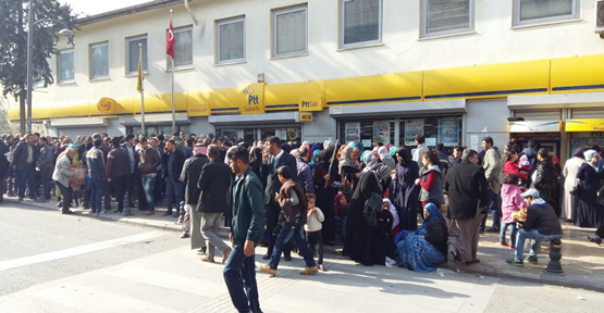 Şanlıurfa'da Suriyelilerin PTT izdihamı