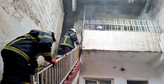 Şanlıurfa'da Yangında Mahsur Kalan İki Çocuk Kurtarıldı