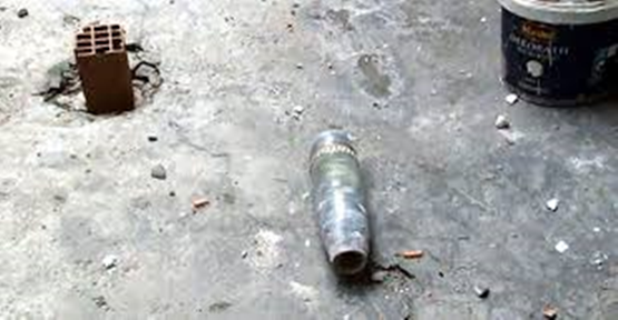 Sınırdan atılan roket mermisi caddeye düştü