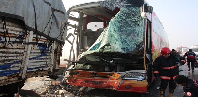 Urfa'da 10 araç karıştığı zincirleme kaza, 20 yaralı