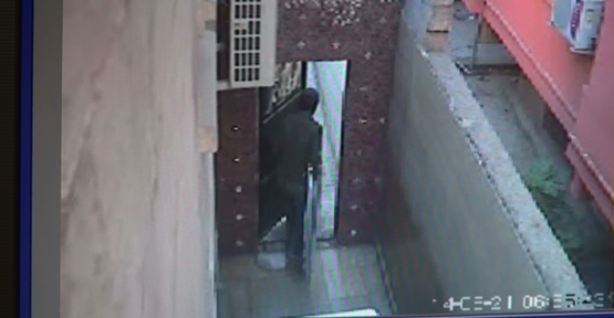 Urfa'da cami hırsızları güvenlik kamerasına takıldı