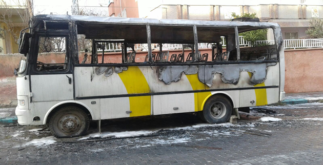 Urfa'da Hurdaya Ayrılmış Minibüs Yandı