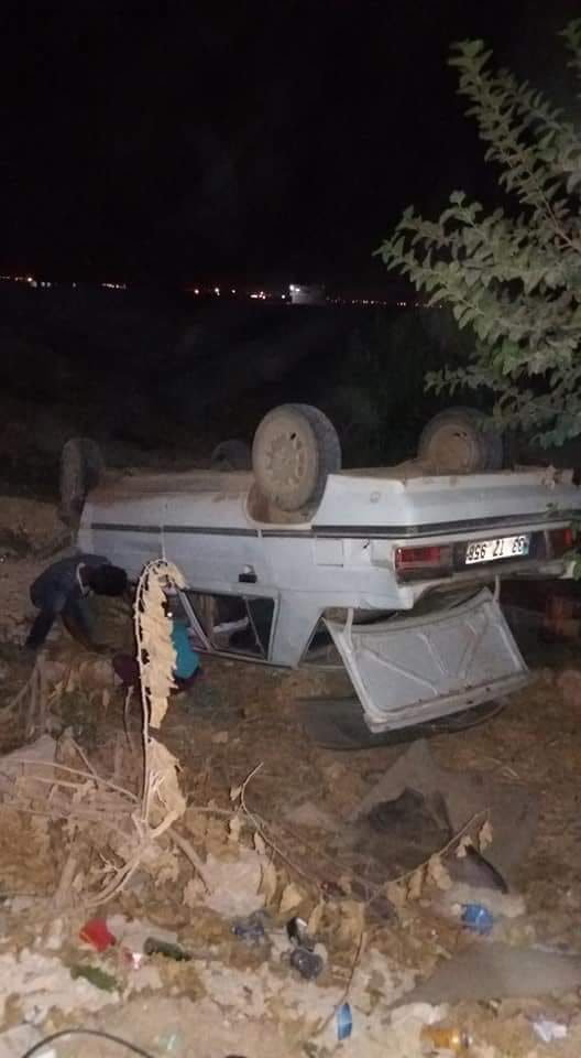 Urfa'da iki otomobil çarpıştı, 5 yaralı