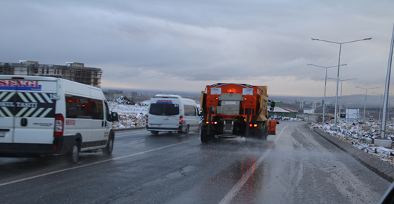 Urfa'da kar ile mücadele sürüyor
