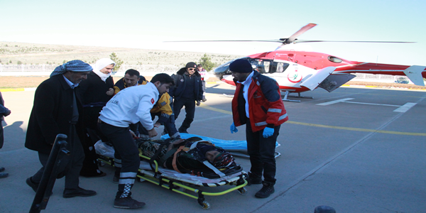 Urfa'da mahsur kalanlara ambulans helikopter yetişti