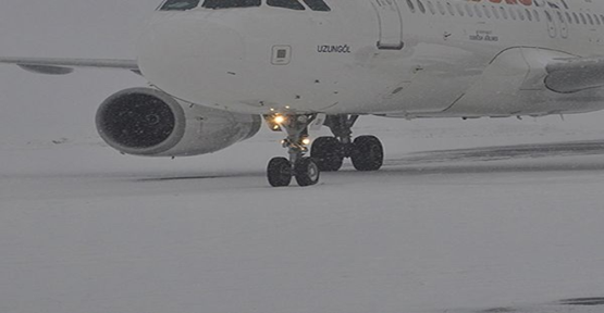 Urfa'da uçak seferlerine kar engeli