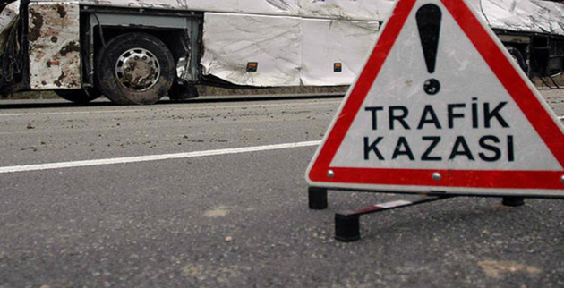 Urfa'da Yolcu Minibüsü ile Otomobil Çarpıştı 8 Yaralı