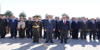 29 Ekim Kutlamaları Çelenk Sunumuyla Başladı