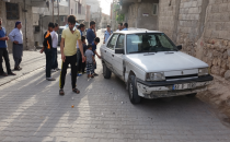 3 arabaya çarparak durabildiler