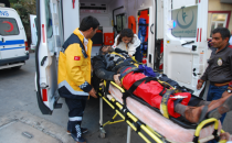 Acemi oduncu spiralla ayağını kesti