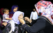 Açılan Sakal-i Şerife Bayanlardan Büyük İzdihamı