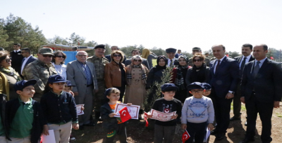 Afrin Şehitleri İçin Zeytin Fidanları Diktiler
