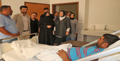 AK Kadınlardan Yaralı Vatandaşlara Geçmiş Olsun Ziyareti