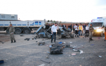 Akçakale yolunda feci kaza 1 ölü 4 yaralı