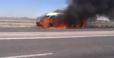 Akçakale yolunda korkutan araç yangını