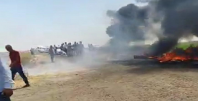 Akçakale'de çiftçiler lastik yaktı, yol kapattı!