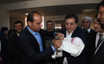 Akçakale'deki Suriyelileri Ziyaret Etti