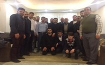 Akil gençler 'EVET' için ev ev dolaşıyor