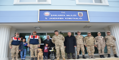 Alay Komutanı Kirişçi, 5 Yaşındaki Çocuğu Donmak Üzereyken Kurtaran Jandarma Ekibine Tebrik Etti