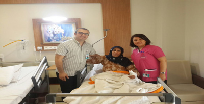 Ameliyat sonrası parmağını yerinde gören hasta çok mutlu oldu.